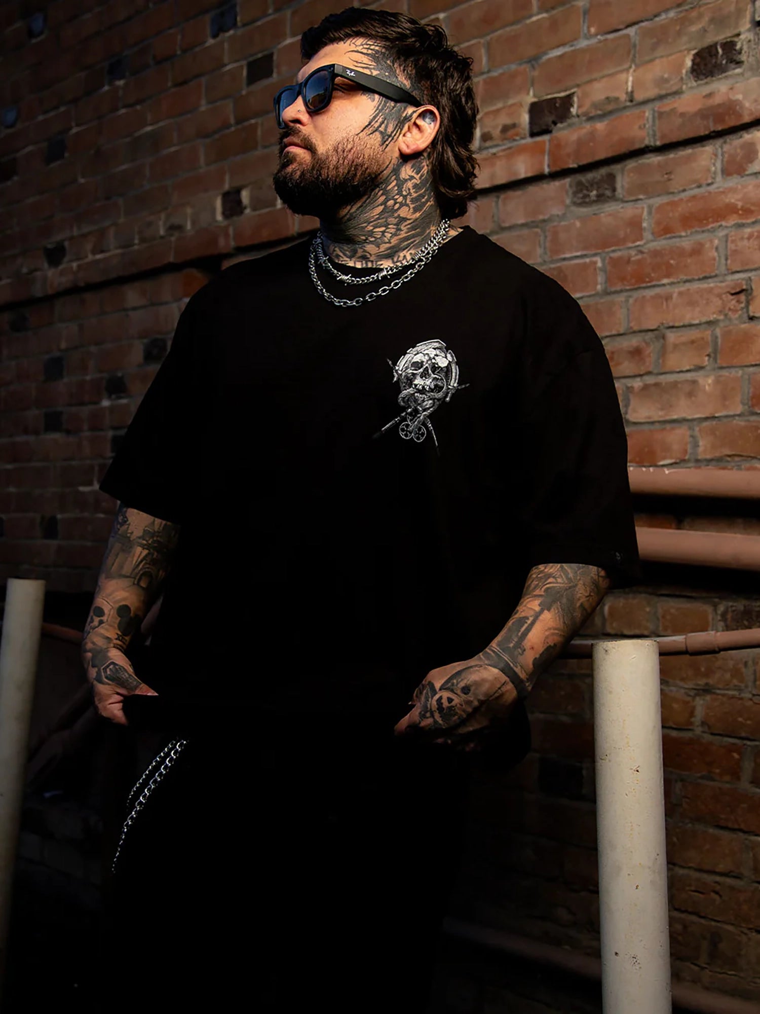 Sullen Men's Oculus Badge One Ton Graphic T-shirt - Jet Black