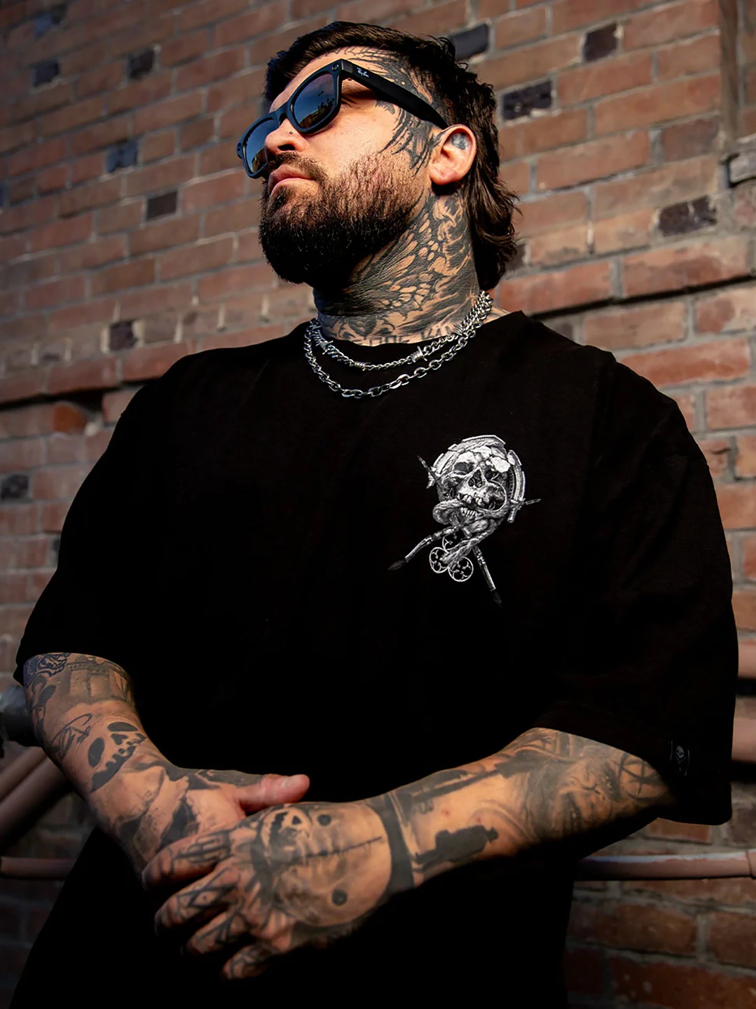 Sullen Men's Oculus Badge One Ton Graphic T-shirt - Jet Black