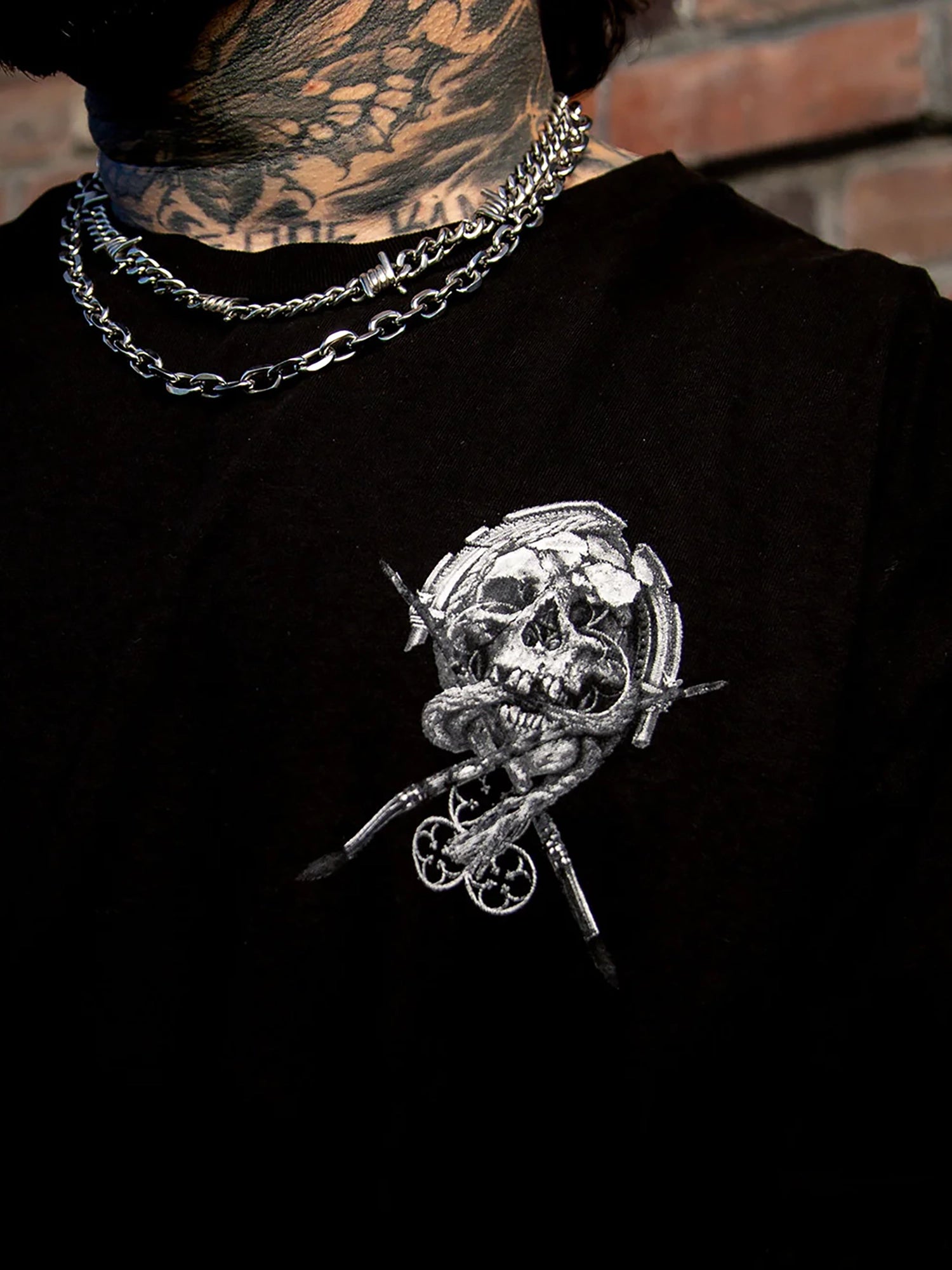 Sullen Men's Oculus Badge One Ton Graphic T-shirt - Jet Black