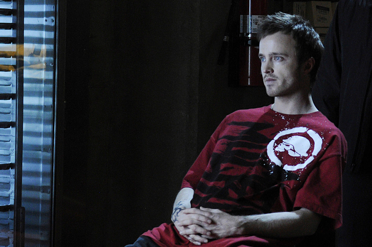 Jesse Pinkman wearing the red Metal Mulisha Pinkman T-shirt in the Breaking Bad Box Cutter scene