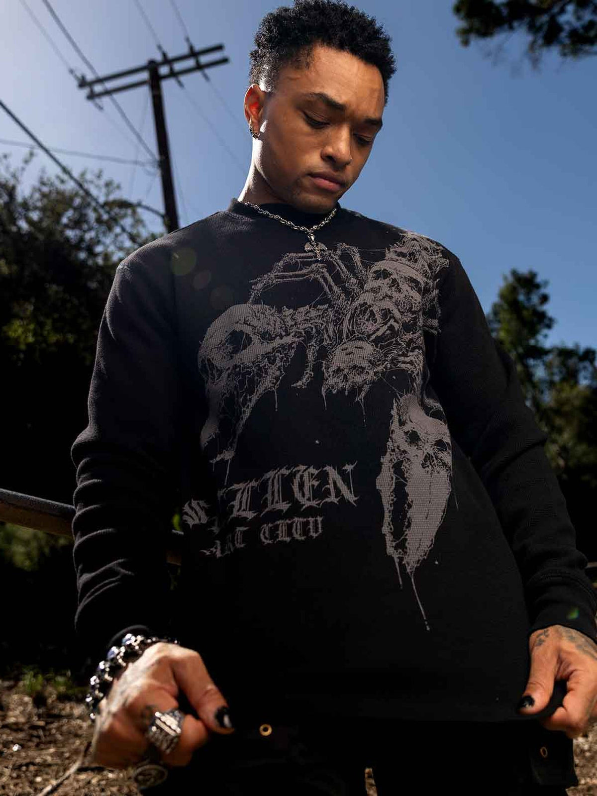 Sullen Scorpion black thermal, front outdoor styled view