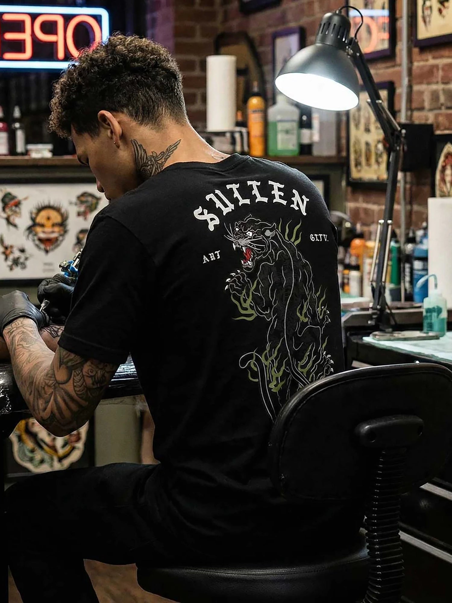 Sullen Men's Crawling Panther Premium T-shirt