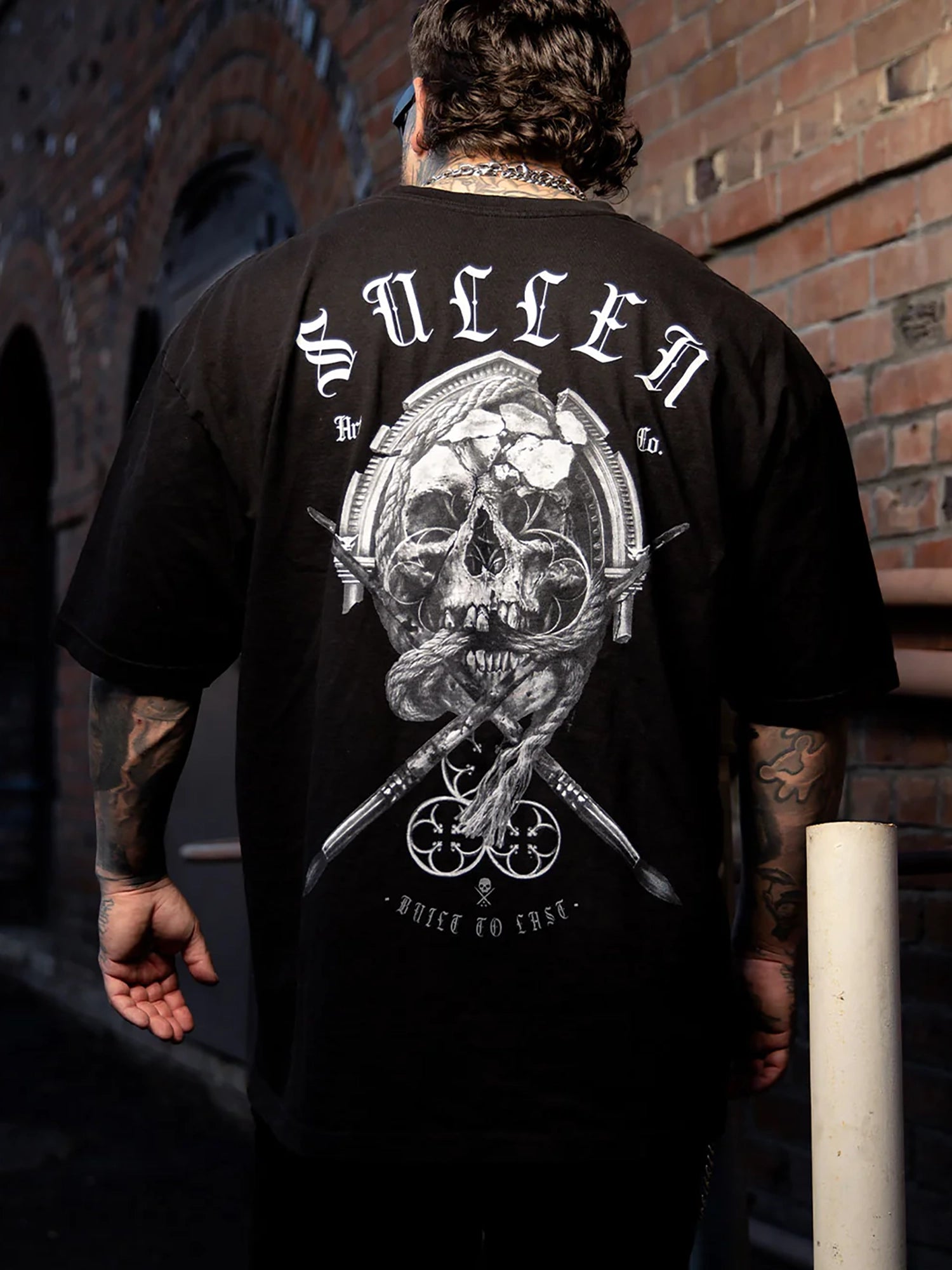 Sullen Men's Oculus Badge One Ton Graphic T-shirt - Jet Black