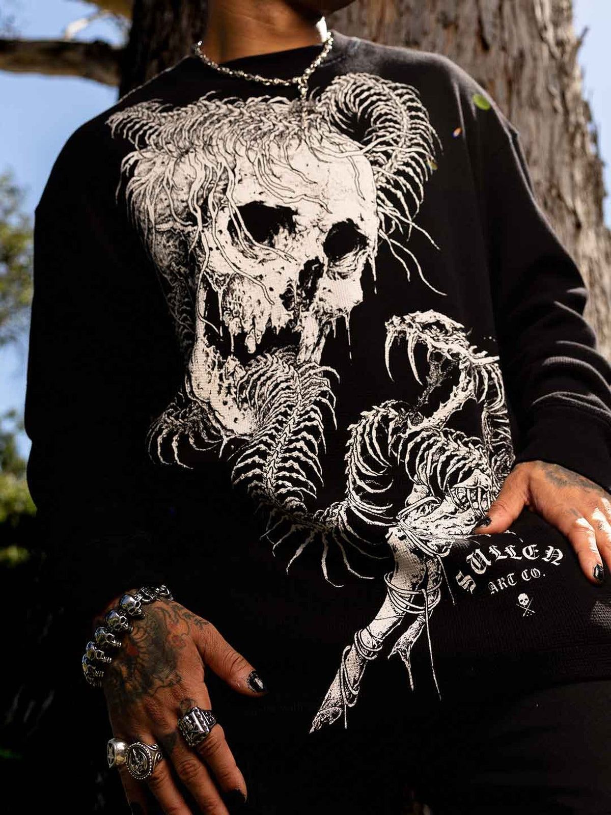 Sullen Cold Venom black thermal, front outdoor styled view
